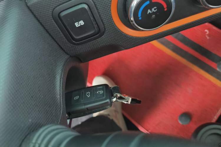 Used Wuling Hongguang MINIEV 2020 Enjoyment Model Lithium Iron Phosphate Vehicle Key