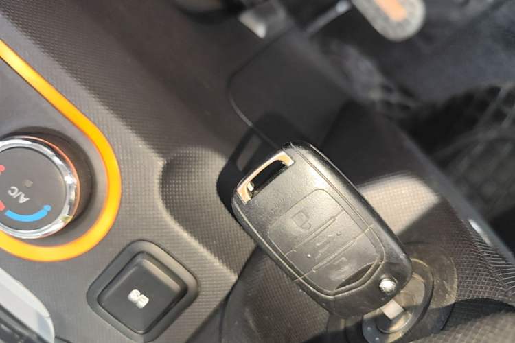 Used Wuling Hongguang MINIEV 2020 Enjoyment Model Lithium Iron Phosphate Vehicle Key