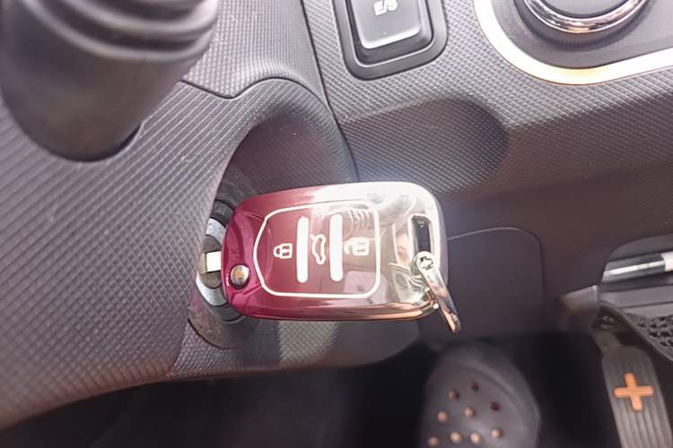 Used Wuling Hongguang MINIEV 2020 Enjoyment Model Lithium Iron Phosphate Vehicle Key