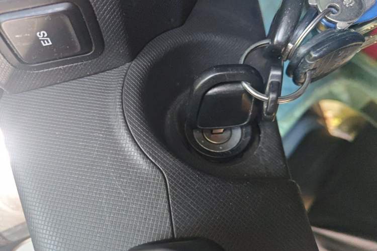 Used Wuling Hongguang MINIEV 2020 Enjoyment Model Lithium Iron Phosphate Vehicle Key