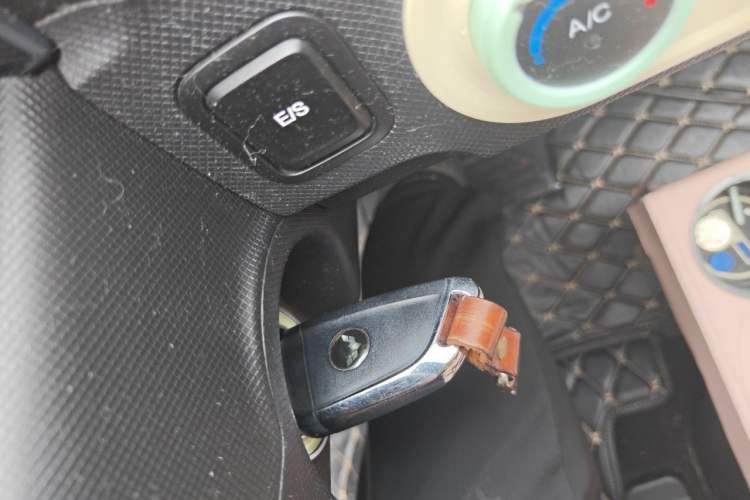 Used Wuling Hongguang MINIEV 2020 Enjoyment Model Lithium Iron Phosphate Vehicle Key