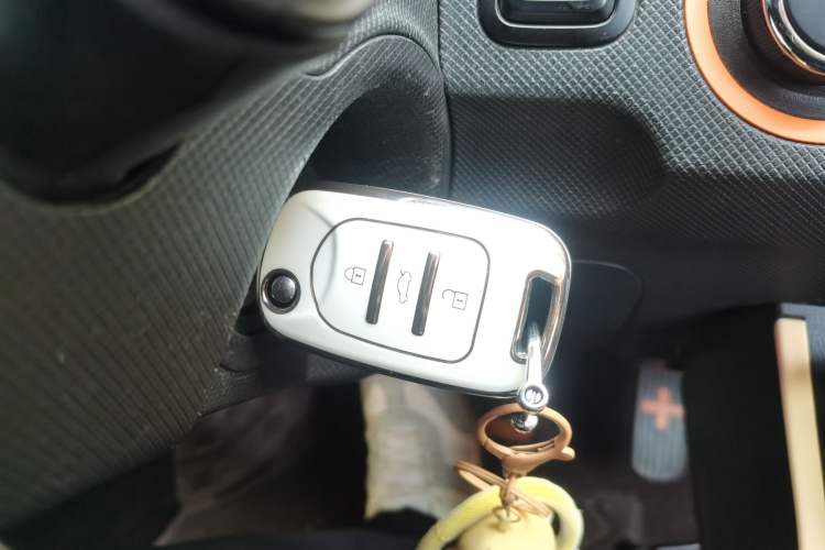 Used Wuling Hongguang MINIEV 2020 Enjoyment Model Lithium Iron Phosphate Vehicle Key