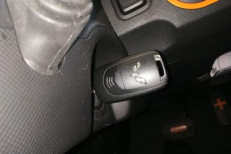 Used Wuling Hongguang MINIEV 2020 Enjoyment Model Lithium Iron Phosphate Vehicle Key
