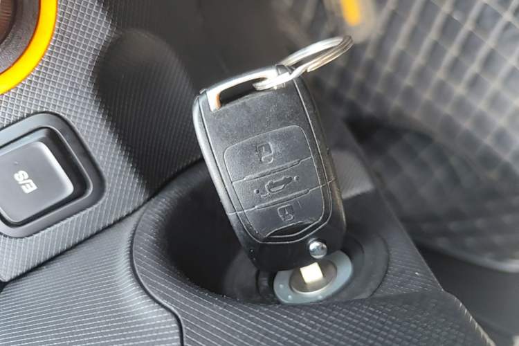 Used Wuling Hongguang MINIEV 2020 Enjoyment Model Lithium Iron Phosphate Vehicle Key