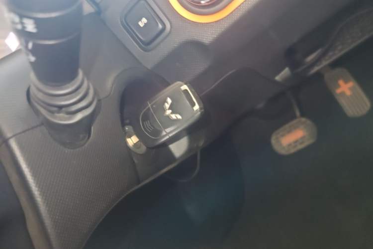 Used Wuling Hongguang MINIEV 2020 Enjoyment Model Lithium Iron Phosphate Vehicle Key