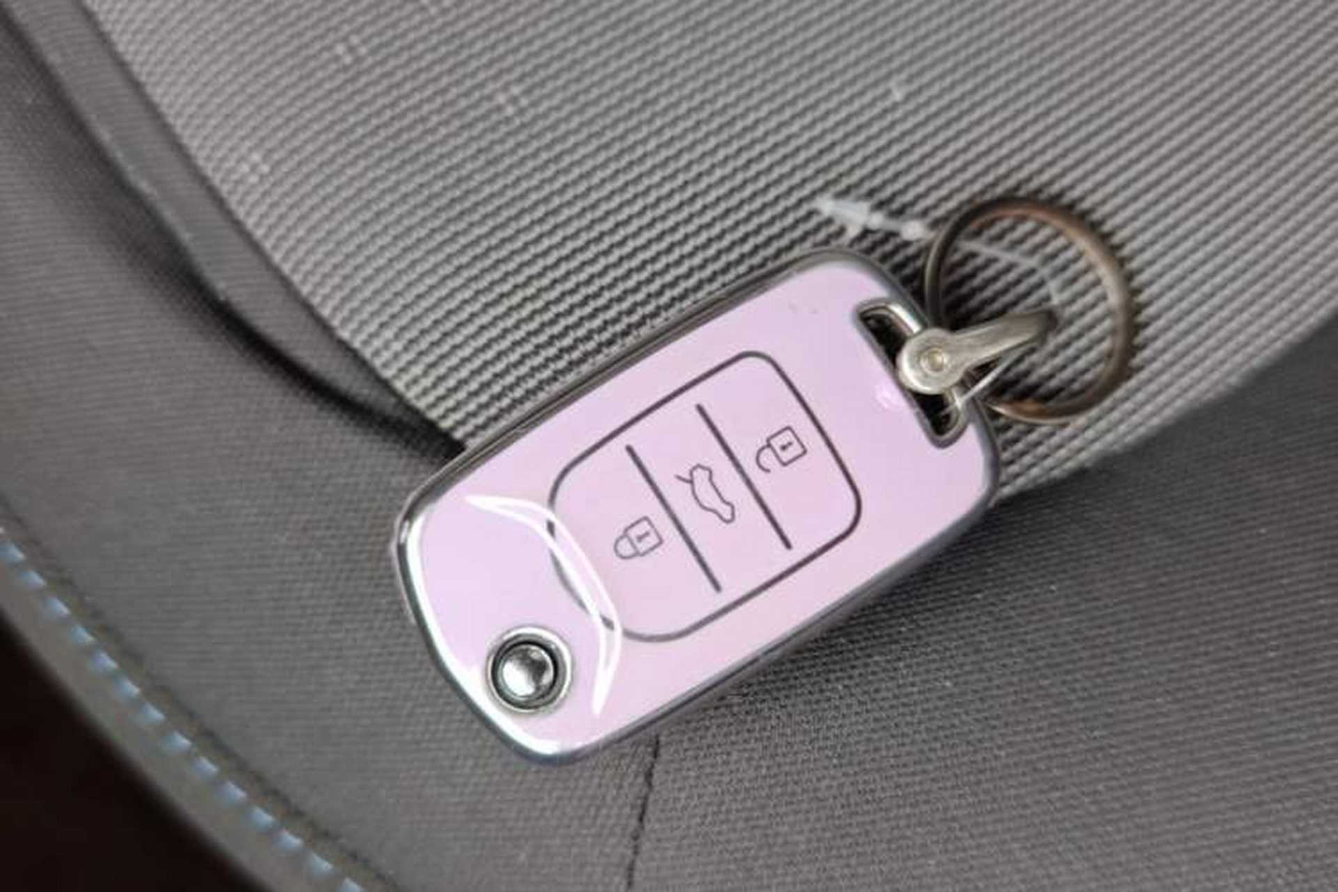 Used Wuling Hongguang MINIEV 2020 Enjoyment Model Lithium Iron Phosphate Vehicle Key