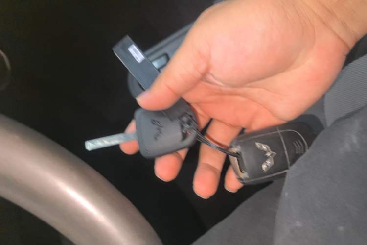 Used Wuling Hongguang MINIEV 2020 Enjoyment Model Lithium Iron Phosphate Vehicle Key