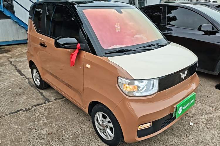 Used Wuling Hongguang MINIEV 2020 Easy Version Lithium-Ion Battery Front Right 45 Deg