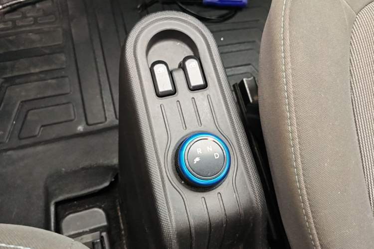 Used Wuling Hongguang MINIEV 2020 Easy Version Lithium-Ion Battery Gear Lever