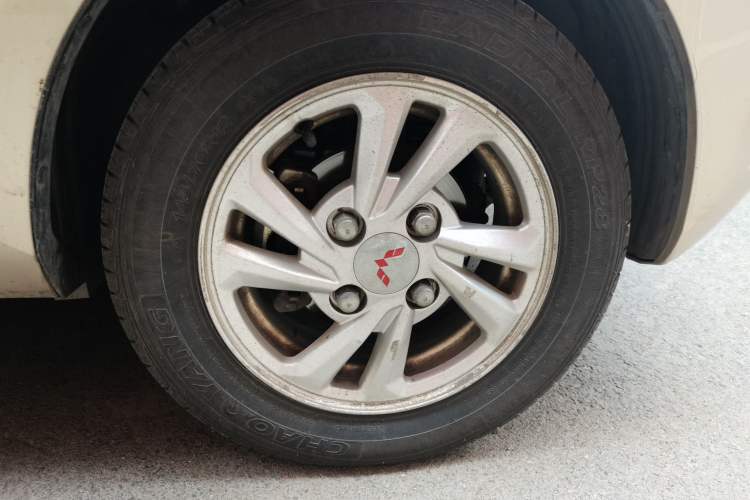 Used Wuling Hongguang MINIEV 2020 Enjoy Edition Lithium-Ion Battery Right Front Wheel Hub
