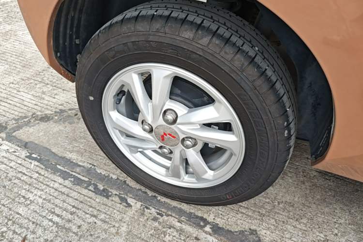 Used Wuling Hongguang MINIEV 2020 Easy Version Lithium-Ion Battery Right Rear Wheel Hub