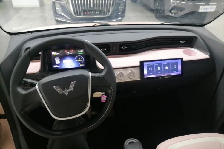 Used Wuling Hongguang MINIEV 2020 Freedom Version Lithium Iron Phosphate Center Console