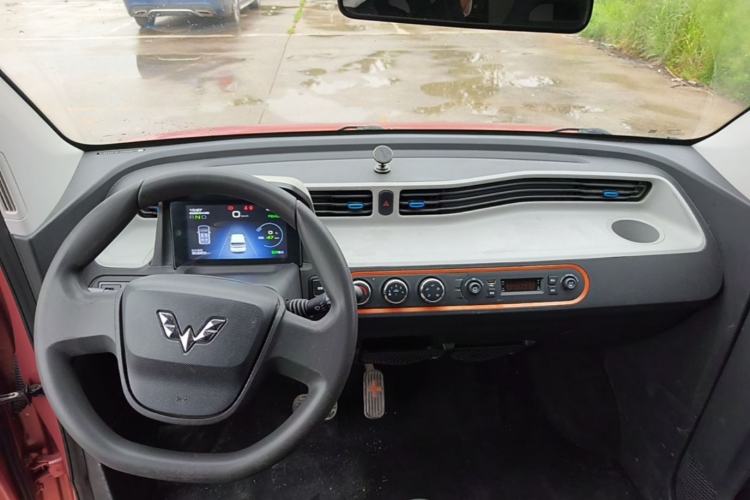 Used Wuling Hongguang MINIEV 2020 Freedom Version Lithium Iron Phosphate Center Console