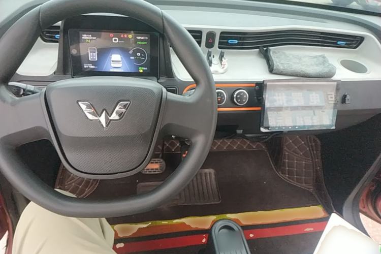 Used Wuling Hongguang MINIEV 2020 Enjoyment Model Lithium Iron Phosphate Center Console