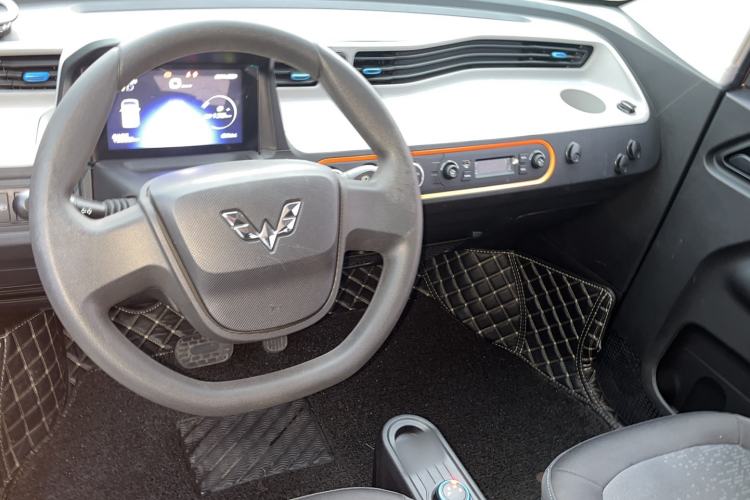 Used Wuling Hongguang MINIEV 2020 Enjoyment Model Lithium Iron Phosphate Center Console
