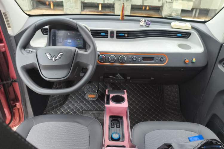 Used Wuling Hongguang MINIEV 2020 Enjoyment Model Lithium Iron Phosphate Center Console