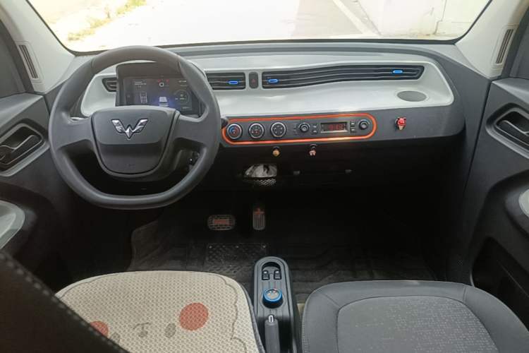 Used Wuling Hongguang MINIEV 2020 Freedom Version Lithium Iron Phosphate Center Console
