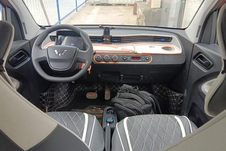 Used Wuling Hongguang MINIEV 2020 Zizai Version Lithium-NMC Center Console