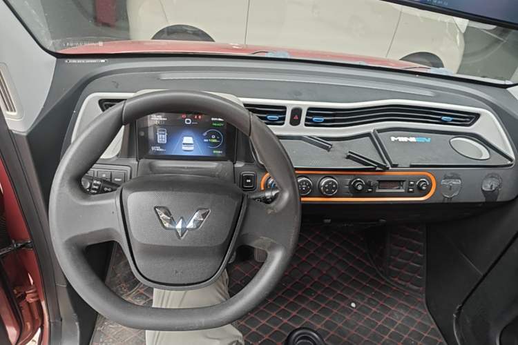 Used Wuling Hongguang MINIEV 2020 Enjoyment Model Lithium Iron Phosphate Center Console