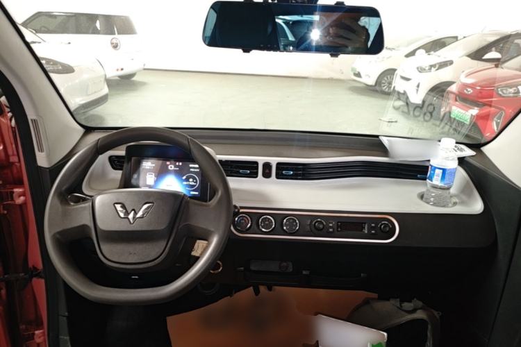 Used Wuling Hongguang MINIEV 2020 Freedom Version Lithium Iron Phosphate Center Console