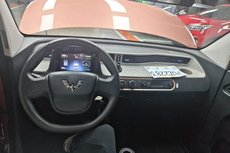 Used Wuling Hongguang MINIEV 2020 Freedom Version Lithium Iron Phosphate Center Console