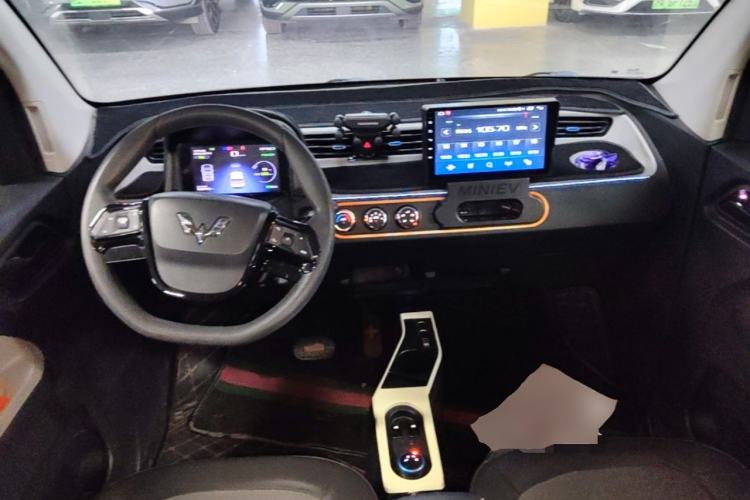 Used Wuling Hongguang MINIEV 2020 Enjoyment Model Lithium Iron Phosphate Center Console