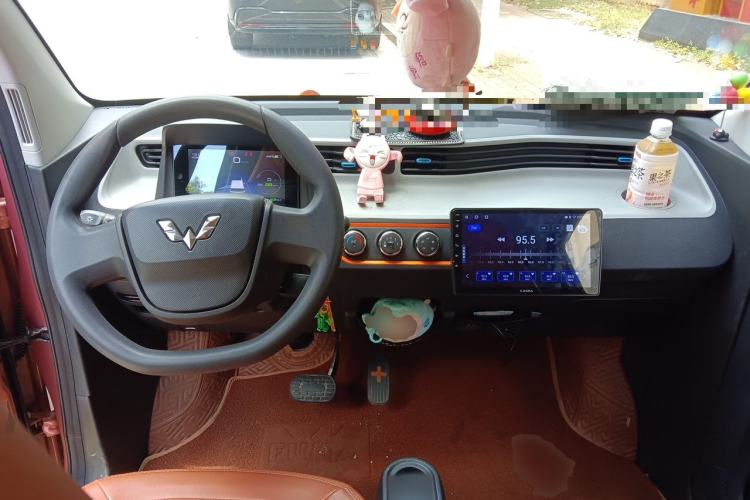 Used Wuling Hongguang MINIEV 2020 Enjoyment Model Lithium Iron Phosphate Center Console