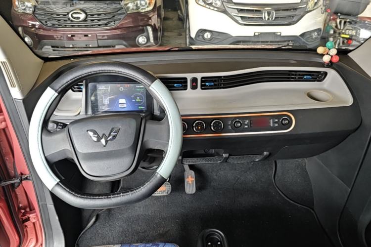 Used Wuling Hongguang MINIEV 2020 Freedom Version Lithium Iron Phosphate Center Console