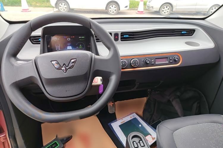 Used Wuling Hongguang MINIEV 2020 Freedom Version Lithium Iron Phosphate Center Console