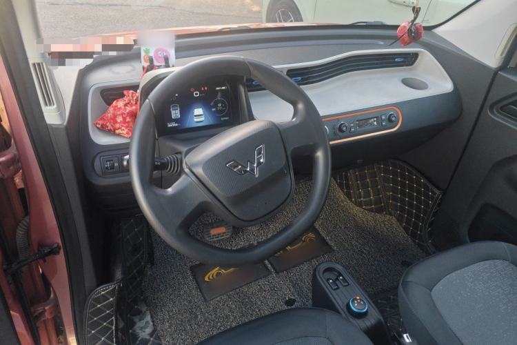 Used Wuling Hongguang MINIEV 2020 Freedom Version Lithium Iron Phosphate Center Console