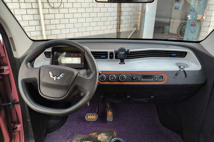 Used Wuling Hongguang MINIEV 2020 Easy Version Lithium-Ion Battery Center Console