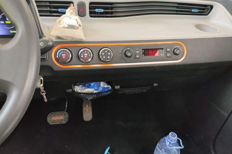 Used Wuling Hongguang MINIEV 2020 Zizai Version Lithium-NMC Audio And AC Panel