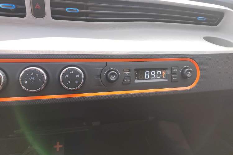Used Wuling Hongguang MINIEV 2020 Zizai Version Lithium-NMC Audio And AC Panel