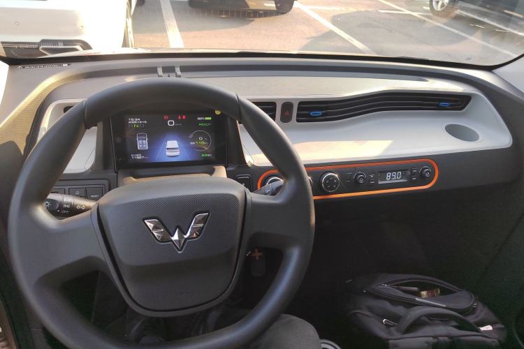 Used Wuling Hongguang MINIEV 2020 Zizai Version Lithium-NMC Center Console