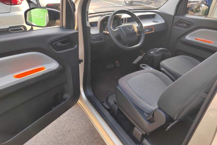 Used Wuling Hongguang MINIEV 2020 Zizai Version Lithium-NMC Driver Seat