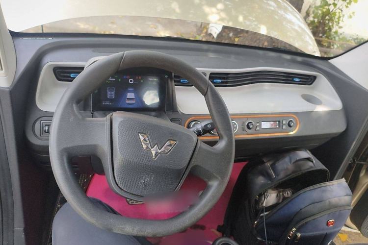 Used Wuling Hongguang MINIEV 2020 Zizai Version Lithium-NMC Interior 1