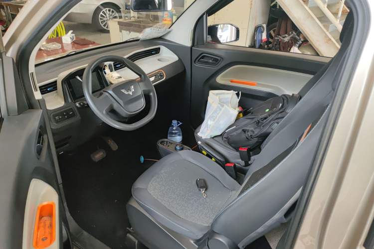 Used Wuling Hongguang MINIEV 2020 Zizai Version Lithium-NMC Left Front Seat