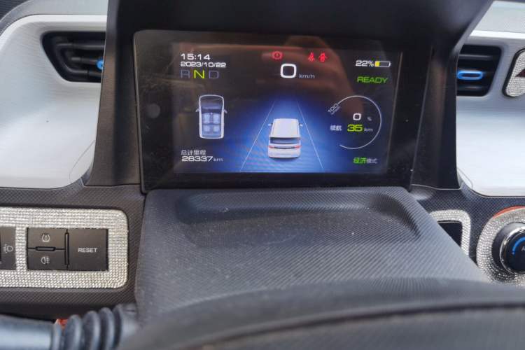 Used Wuling Hongguang MINIEV 2020 Enjoyment Model Lithium Iron Phosphate Odometer Close Up