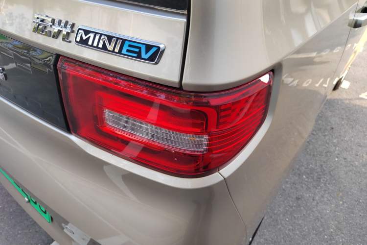 Used Wuling Hongguang MINIEV 2020 Zizai Version Lithium-NMC Right Rear Taillight