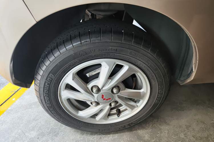 Used Wuling Hongguang MINIEV 2020 Zizai Version Lithium-NMC Right Rear Wheel Hub