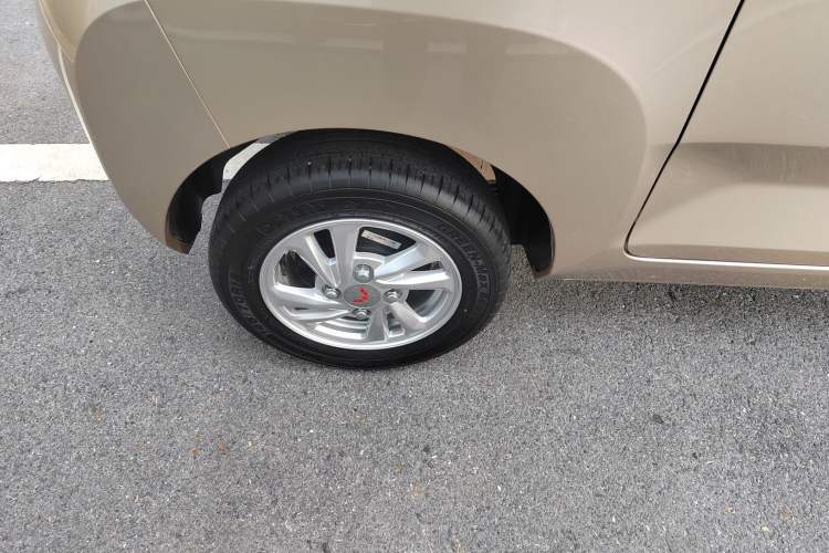Used Wuling Hongguang MINIEV 2020 Zizai Version Lithium-NMC Right Rear Wheel Hub
