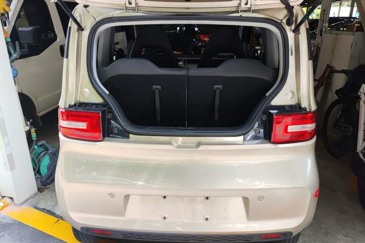 Used Wuling Hongguang MINIEV 2020 Zizai Version Lithium-NMC Trunk