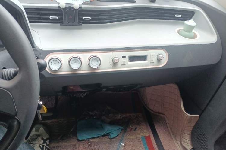 Used Wuling Hongguang MINIEV 2020 Freedom Version Lithium Iron Phosphate Audio And AC Panel