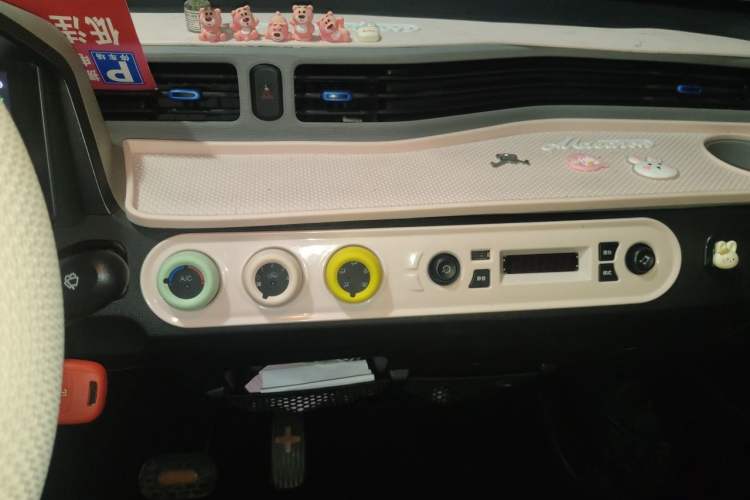 Used Wuling Hongguang MINIEV 2020 Zizai Version Lithium-NMC Audio And AC Panel