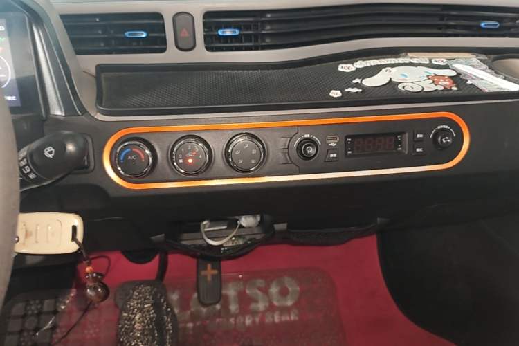 Used Wuling Hongguang MINIEV 2020 Enjoyment Model Lithium Iron Phosphate Audio And AC Panel