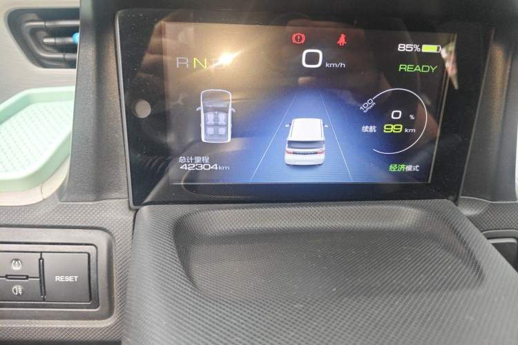 Used Wuling Hongguang MINIEV 2020 Freedom Version Lithium Iron Phosphate Odometer Close Up