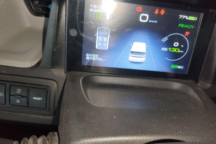 Used Wuling Hongguang MINIEV 2020 Enjoyment Model Lithium Iron Phosphate Odometer Close Up