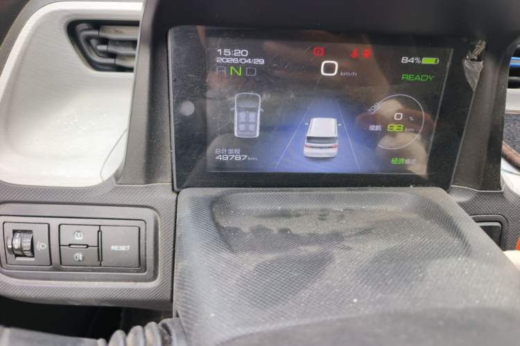 Used Wuling Hongguang MINIEV 2020 Zizai Version Lithium-NMC Odometer Close Up