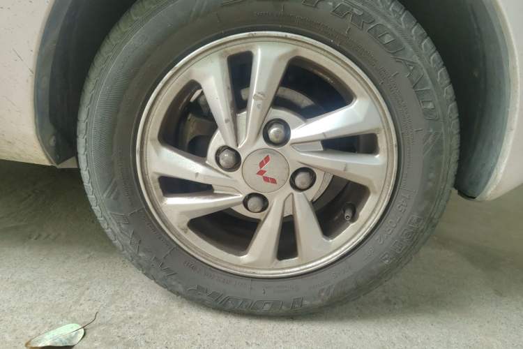 Used Wuling Hongguang MINIEV 2020 Zizai Version Lithium-NMC Right Front Wheel Hub