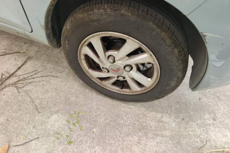 Used Wuling Hongguang MINIEV 2020 Zizai Version Lithium-NMC Right Front Wheel Hub